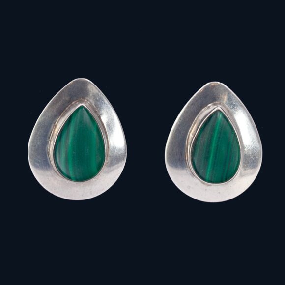 Vintage sterling silver and teardrop malachite stud earrings. - Picture 1 of 2